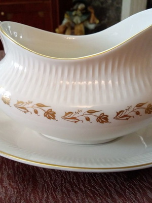 Royal Doulton Fairfax porcelain sauce boat from England