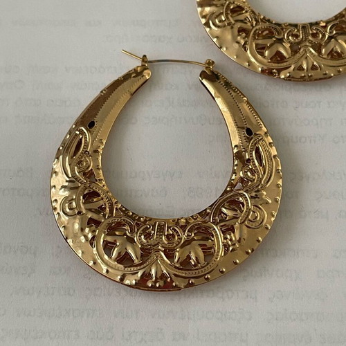 Vintage Boho Gold Filigree Teardrop Hoop Earrings like new