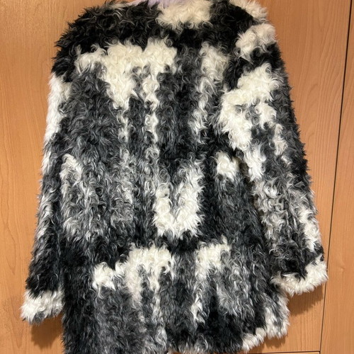 Zara fur like new, black and white