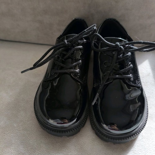 Children's patent leather shoes size 28 like new, black