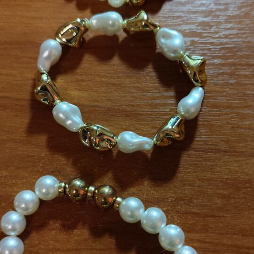 Pearl bracelets new, pack of 3 gold and white elastic