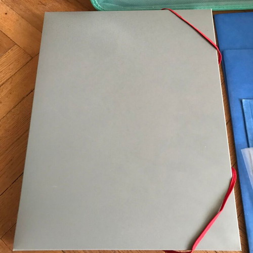 Plastic bag, thick plastic folders, cardboard folders and slides like new