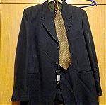  Κουστούμι ολοκαίνουργιο ανθρακι 52  νούμερο μαζί με την γραβάτα και ένα πουκάμισο οποίο θέλετε από την συλλογή μου όλα μαζί 45 ευρώ πραγματική  ευκαιρία