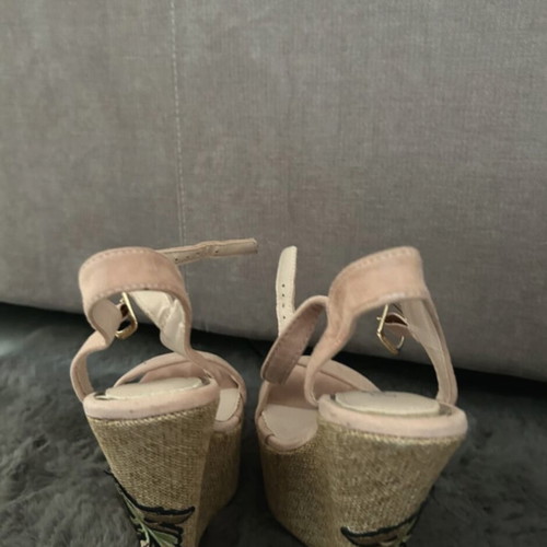 Platform sandals with handmade floral design, like new, size 37, black and pink
