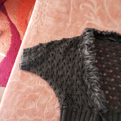Knitted women's cardigan with fur, like new, gray, one size