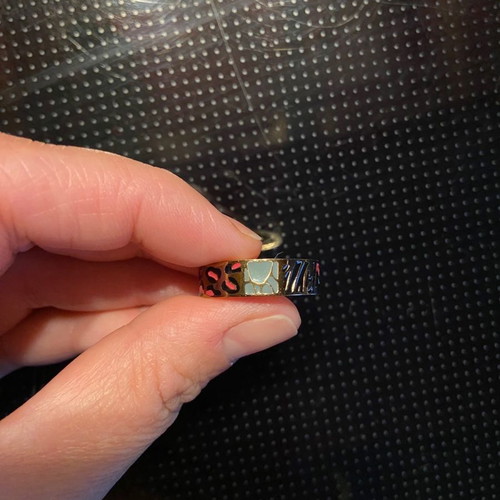 Loisir stainless steel ring used with pink, black and gray enamel