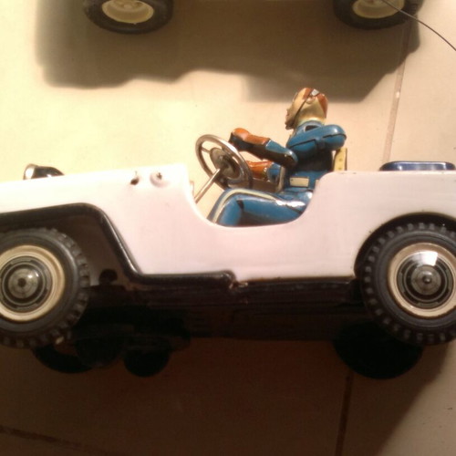 Vintage police jeep tin toy used, missing hats, battery operated