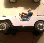 Vintage police jeep tin toy used, missing hats, battery operated