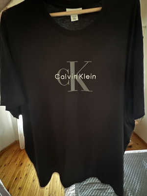 Calvin Klein T-shirt καινούργιο, μέγεθος XXL, μαύρο