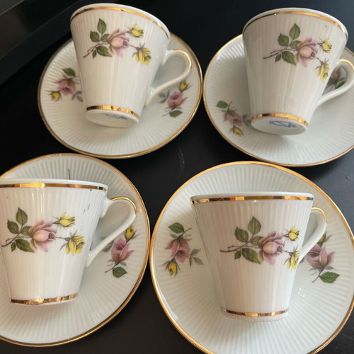 Bavaria coffee cup set of 4 with saucers porcelain like new