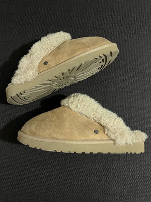 Ugg Classic women's slippers used, size 39, brown