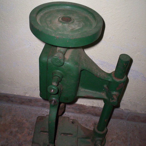 Hand-operated column drill used