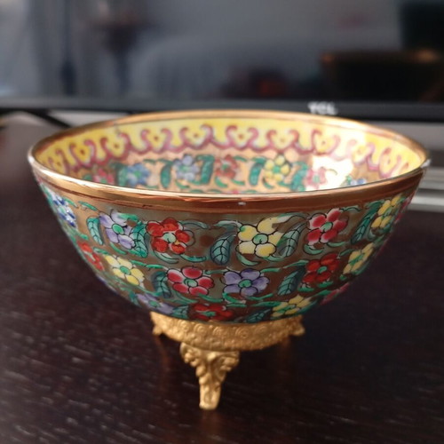 Vintage Chinese Porcelain Bowl with Brass and Qianlong Imperial Mark like new