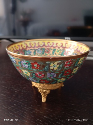 Vintage Chinese Porcelain Bowl with Brass and Qianlong Imperial Mark like new