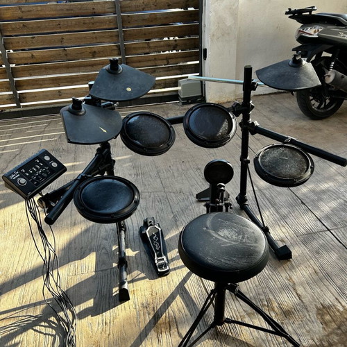 Electric drums used, complete set with rack and stool