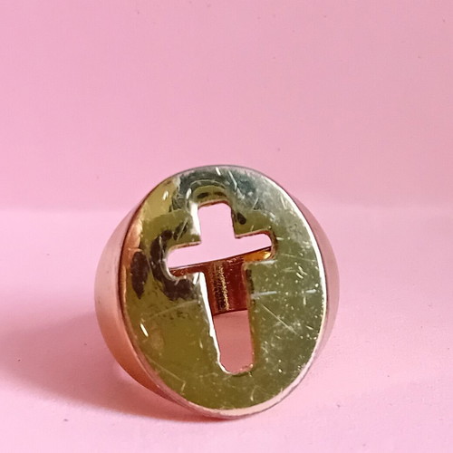 Ring used in gold tone with cross