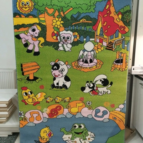 Children's rug like new 1.93x1.30