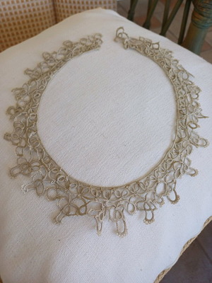 Lace collar like new, beige
