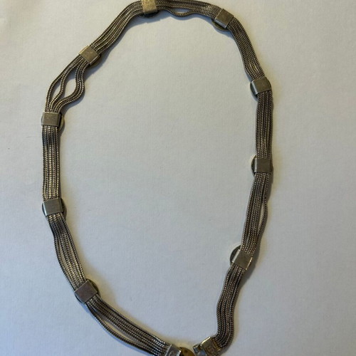 Silver 925 necklace like new, silver color