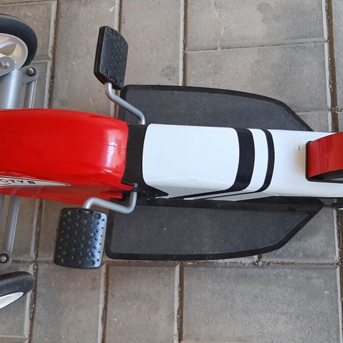 ScootyB Kids Scooter 3 Wheels with Pedals like new