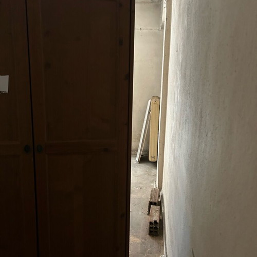 Ντουλάπα δίφυλλη ΙΚΕΑ μεταχειρισμένη, καφέ ξύλινη, με ράγα και ράφι