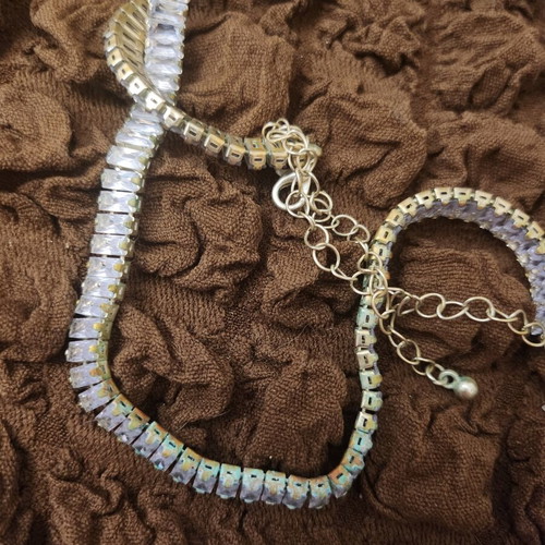 Necklace used, silver color