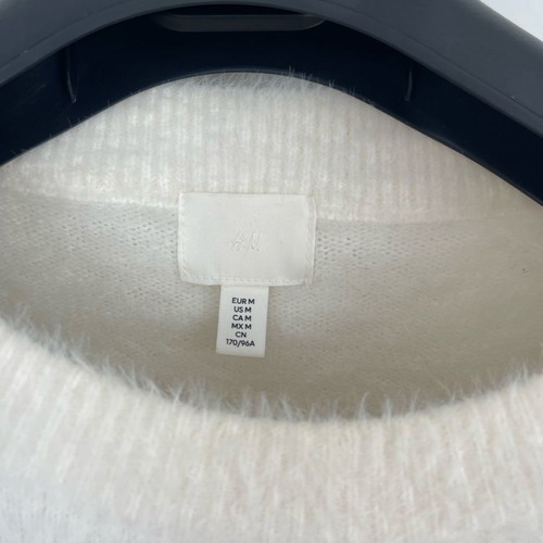 H&M fuzzy crop top new, white, size M