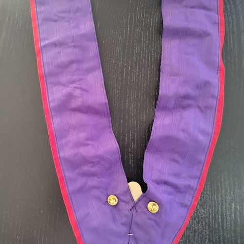 Medal with purple ribbon used, CPMMANDEUR distinction of CHAINE DES ROTISSEURS
