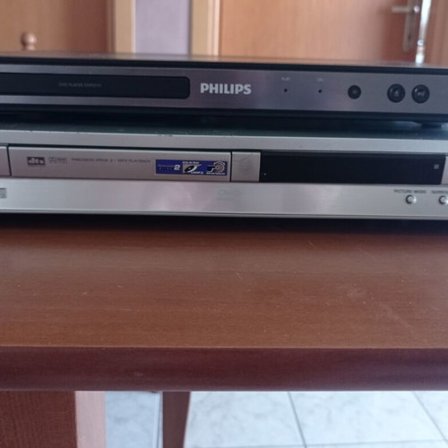 DVD players pack of 2, like new condition
