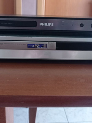 DVD players pack of 2, like new condition