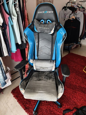 Gaming καρέκλα DXRacer μεταχειρισμένη, φθαρμένη δερματίνη