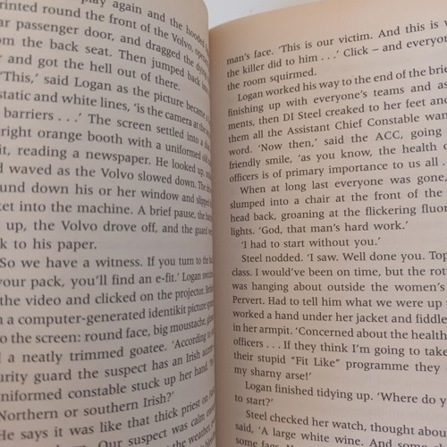 Broken Skin by Stuart MacBride, English book