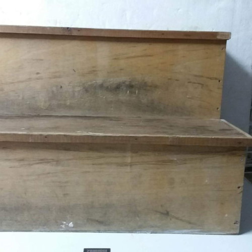Wooden step new in good condition