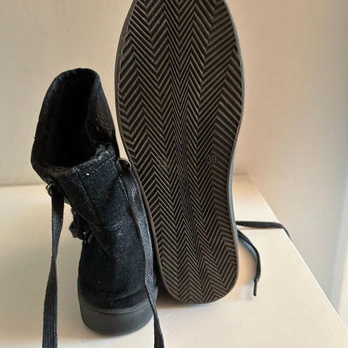 Women's boots with inner fur like new, size 39, black Made In Italia
