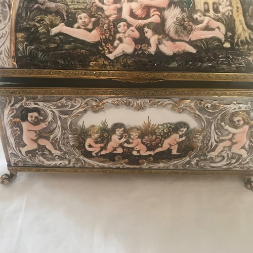 Capodimonte Italy chest used, early 20th century