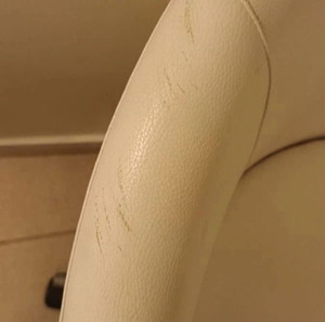 Τροχήλατη πολυθρόνα SKRUVSTA ΙΚΕΑ (ikea) και γραφειο (όχι ΙΚΕΑ)