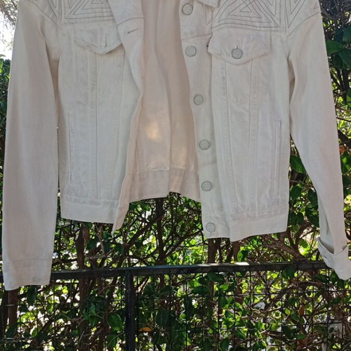 Levi's White Denim Jacket Like New With Embroidered Back Design