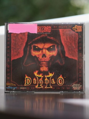 Diablo 2 PC used, jewel case and 3 CDs with scratches