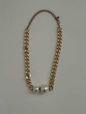Necklace with pearls