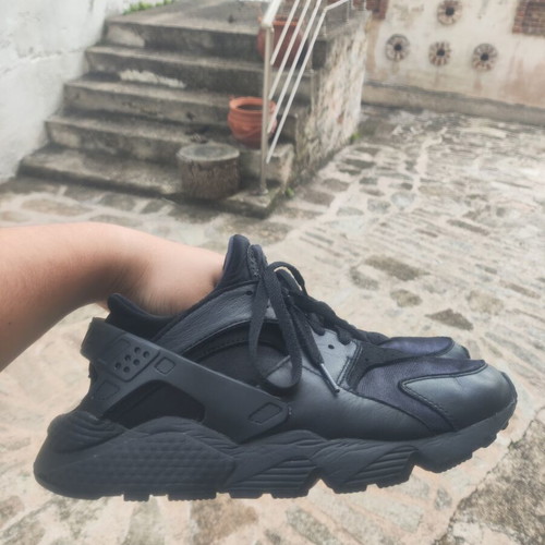 Nike Huarache sneakers like new, size 43, black