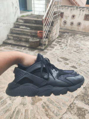 Nike Huarache sneakers like new, size 43, black