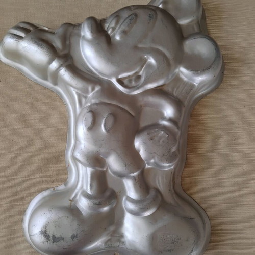 Mickey Mouse cake mold used