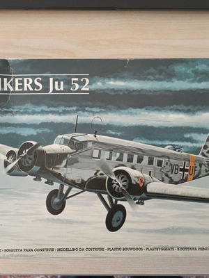 JUNKERS Ju 52 model 1/72 like new from Heller