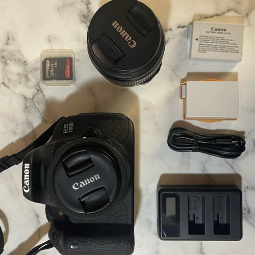 Canon 700D used with two lenses 18-55 and 24mm, two batteries