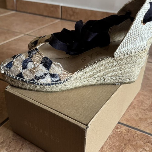 Alhamas espadrilles size 39 like new, beige and blue, 6-7 cm heel