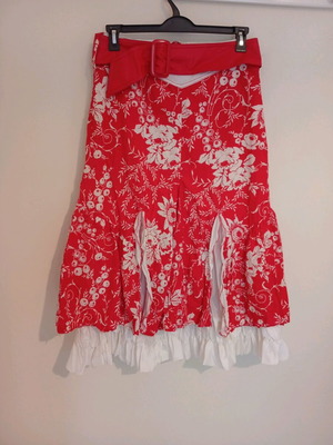 Summer skirt modern like new, white and red, size L