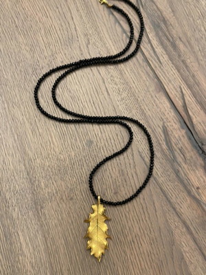 Necklace with gold-plated leaf new
