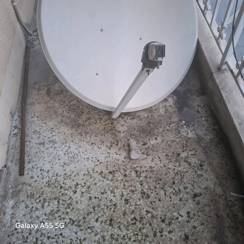 Aluminum satellite dish like new 1 meter with 2 LNB and mount