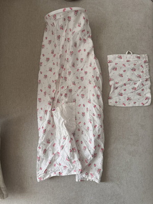 Minene breastfeeding cover like new