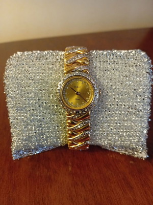 Valgine Quartz women's wristwatch with Swarovski like new, gold and silver